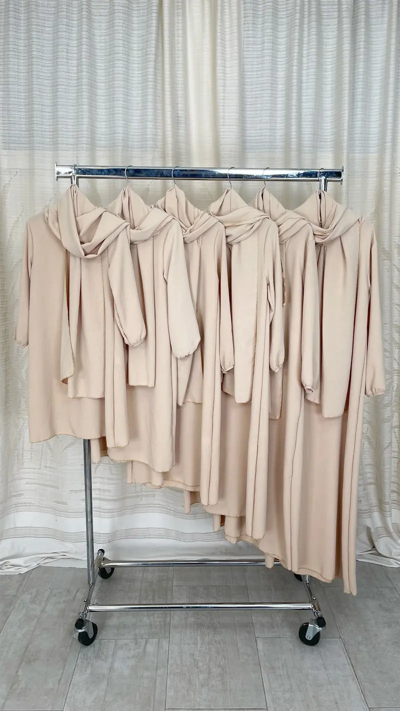Baby Abaya con hijab cucito jazz beige