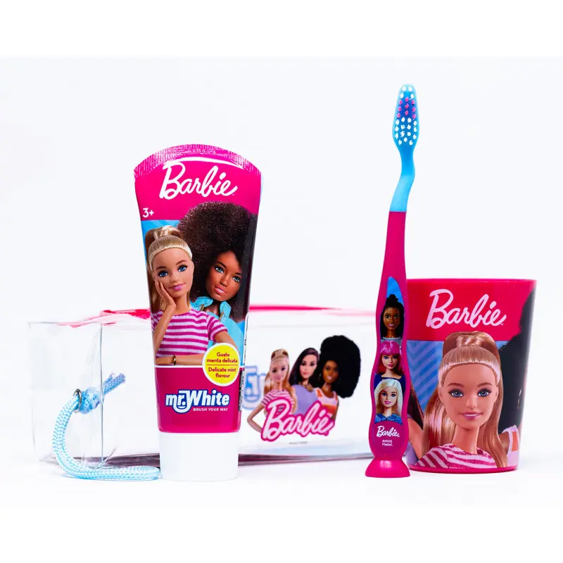 Barbie Disney Kit Igiene Orale Completo Mr. White | Pochette da Viaggio con Spazzolino Soft, Dentifricio 75ml e Bicchiere | Set Scuola e Tempo Libero | Per Bambine 3+ Anni