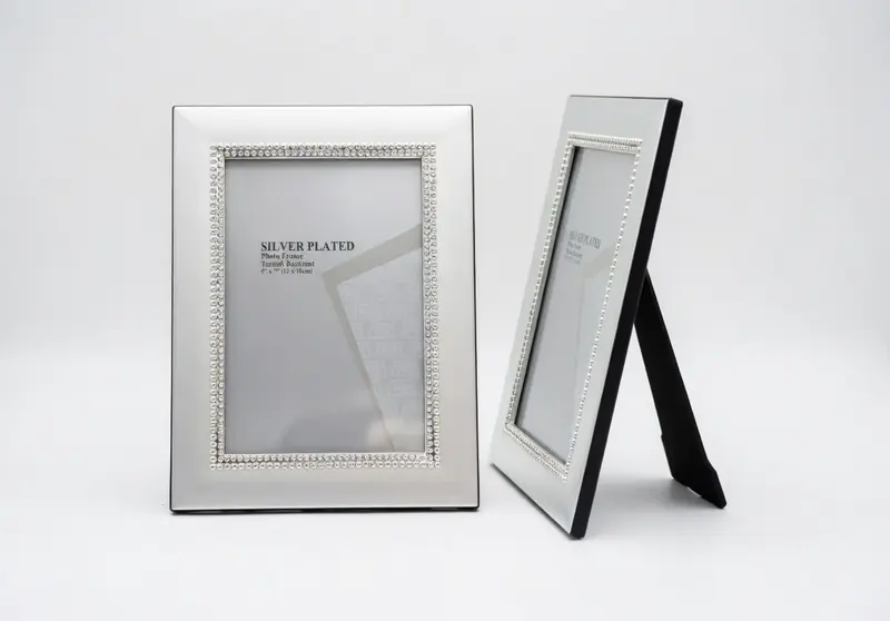 Borella Cornice Portafoto Silver Plated Tarnish Resistant Linea Samba – Formato 13x18 cm – Dettaglio Perline e Retro Velluto