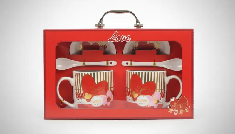 Box Regalo San Valentino LOVE | Set Colazione Romantico per Coppia | 2 Tazze con Cuori, 2 Piattini e 2 Cucchiaini in Ceramica | Idea Regalo Anniversario