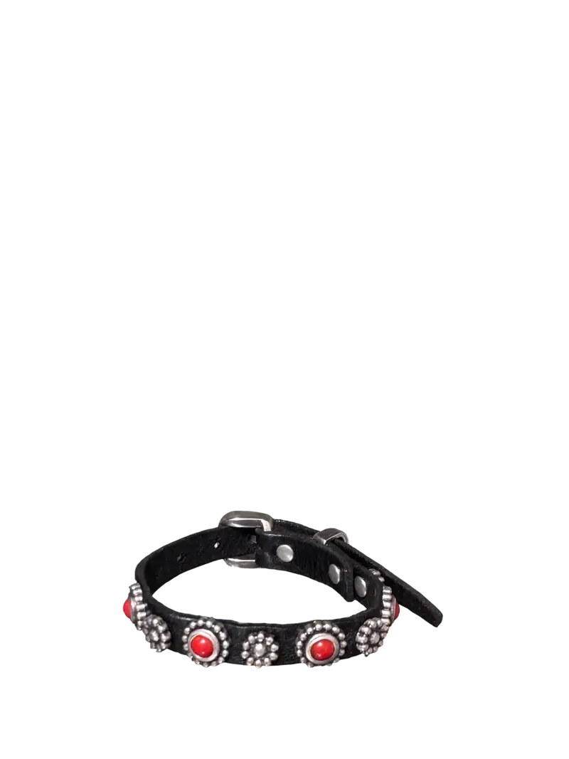 Bracciale in pelle di vacchetta tinta in capo con borchie