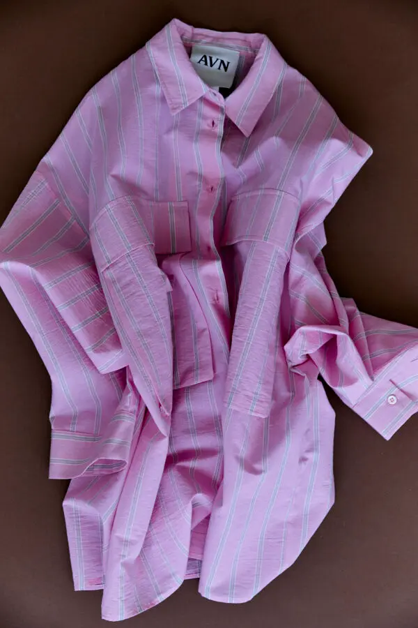 Camicia con ampie tasche applicate sul davanti