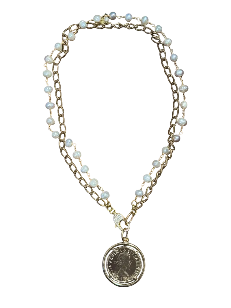Collana corta Francesca Maida con perle e ciondolo moneta
