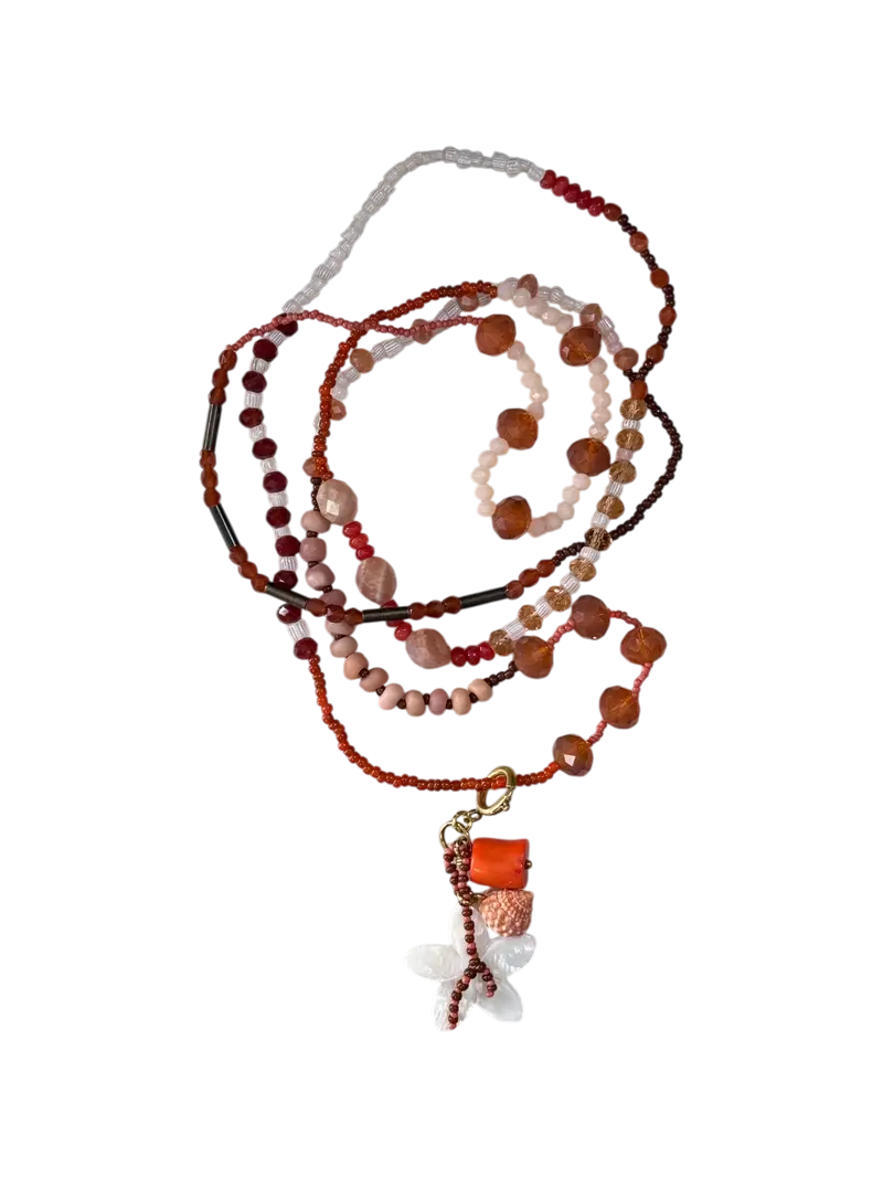 Collana lunga Cristina Lanza con pietre dure, perline di conteria e ciondoli