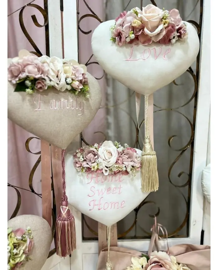 Cuori di Stoffa Imbottiti con Ricamo Home, Love o Family – Mata Creazioni, 35x40 cm
