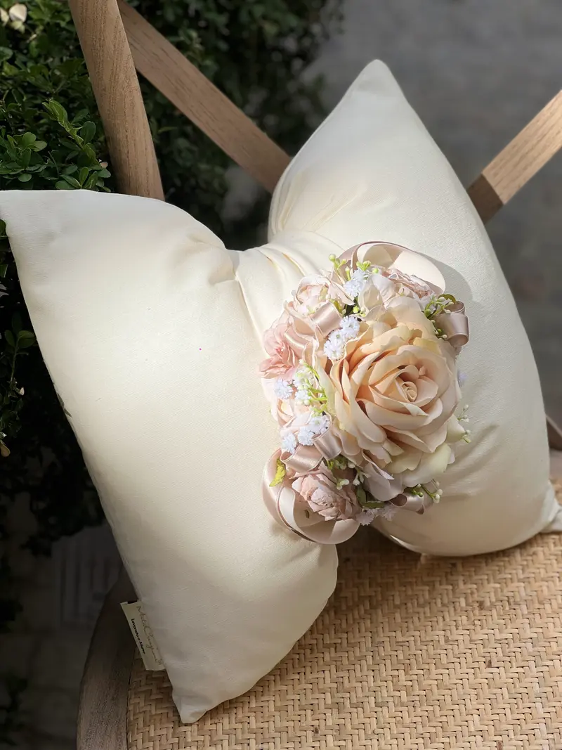Cuscino Fiocco Queen in Cotone con Composizione Floreale – Mata Creazioni, 40x40 cm