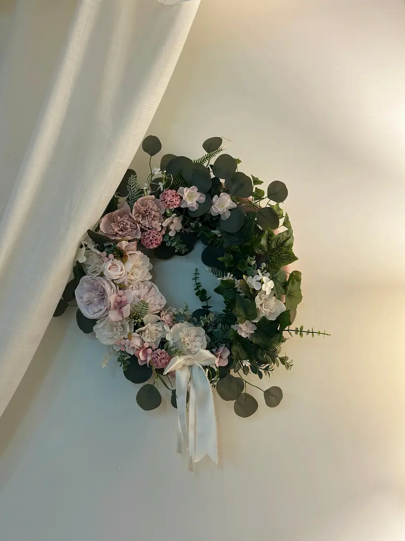 Ghirlanda Eucalyptus con Fiori – Mata Creazioni, Ø 45 cm