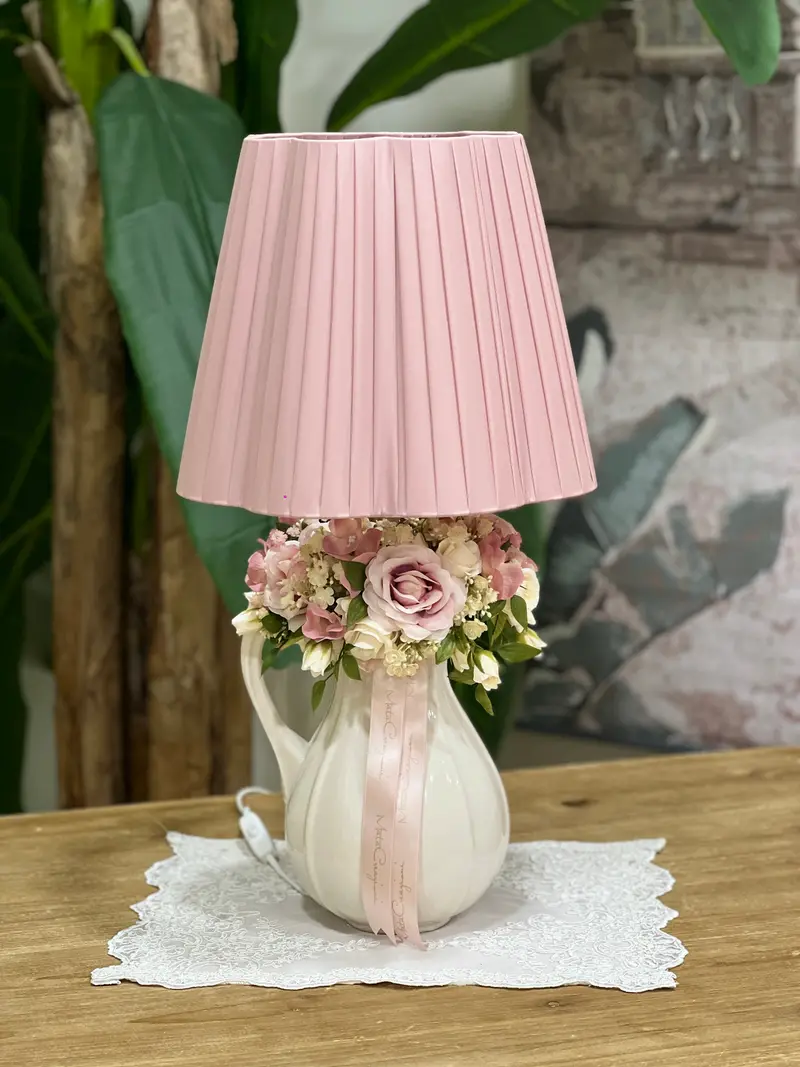 Lampada Brocca Penelope in Ceramica con Fiori – Mata Creazioni, H 60 cm
