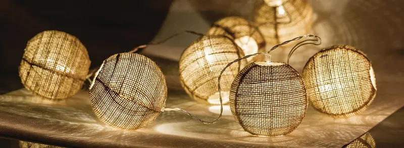 Light String Sfere 10 LED 2.1m HQ luce calda per interni