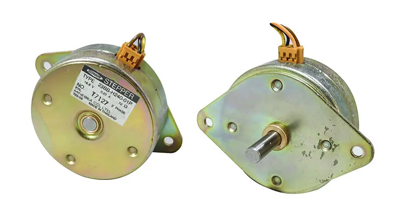 Motore passo-passo 23BB-H240-01P Minebea con albero 6 mm