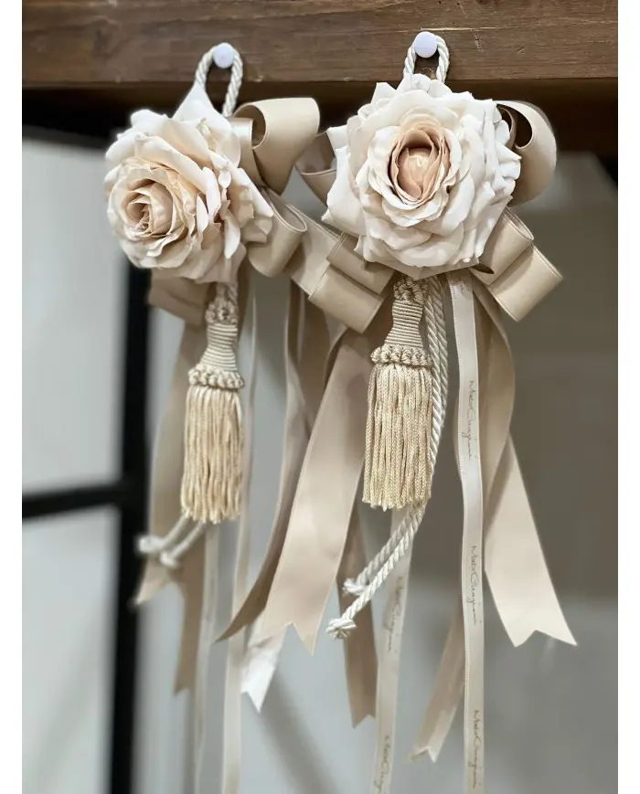 Nappa Mignon con Rosa, Nastro e Pendente – Mata Creazioni, 20 cm