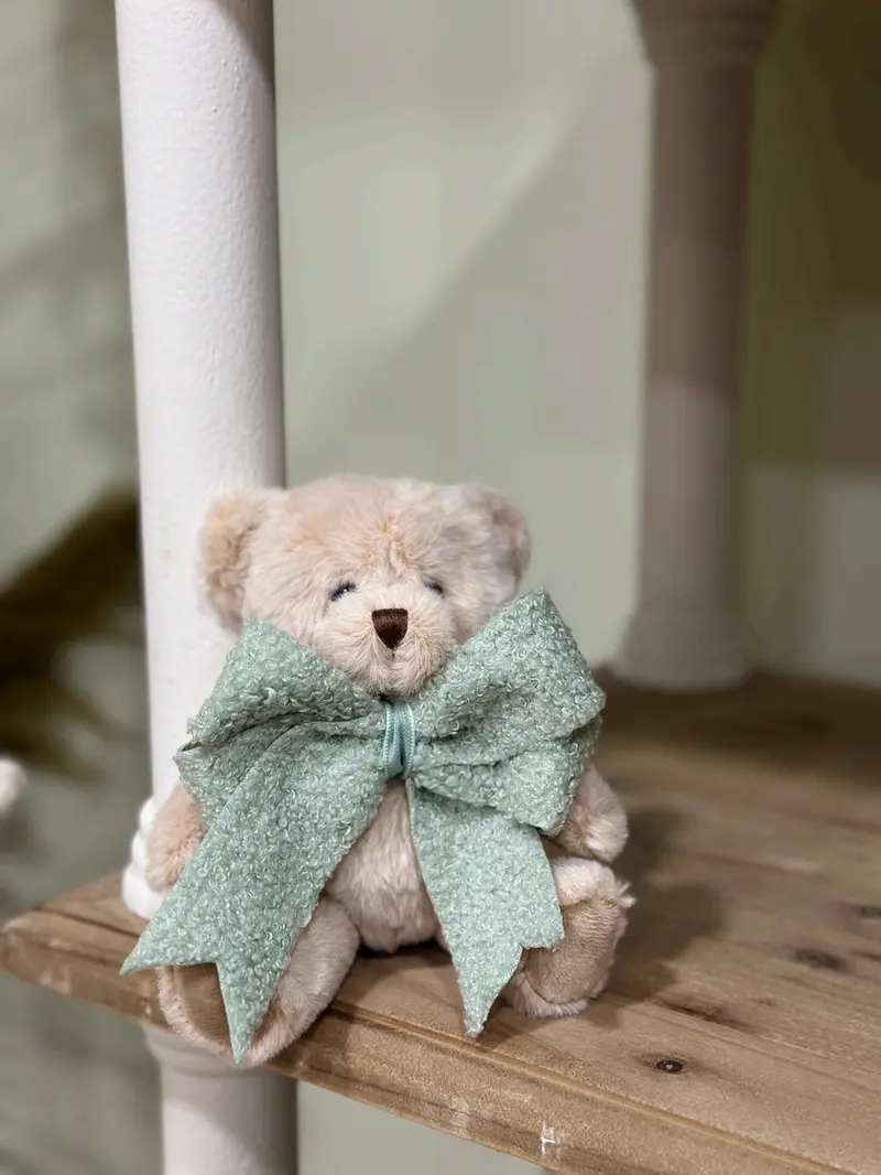 Peluche Orsetto Ralph con Fiocco e Decorazioni – Mata Creazioni