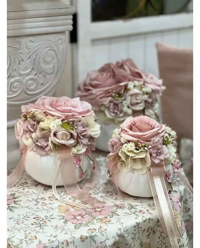 Pouf Queen con Rose, Fiocco e Nastro in Raso – Mata Creazioni