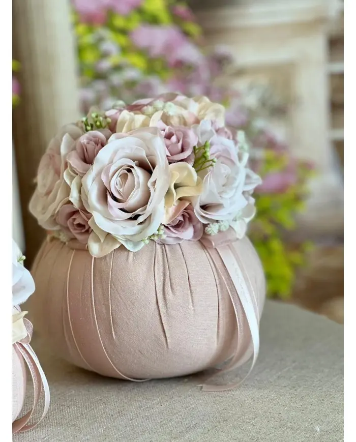 Pouf Sophie con Roselline, Fiocco e Nastro in Raso – Mata Creazioni