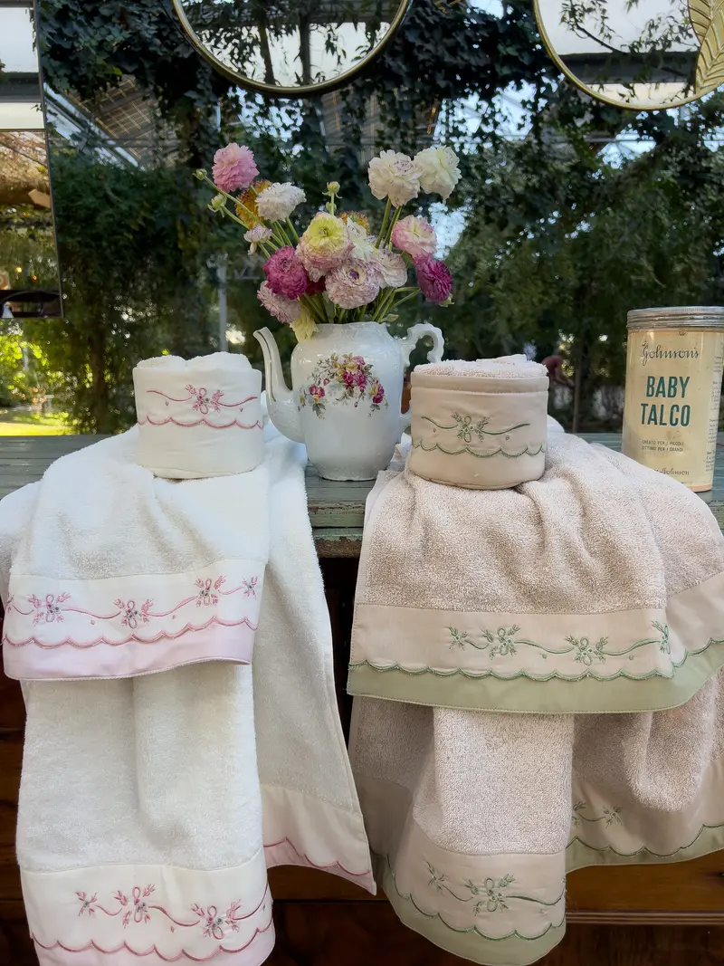 Set Asciugamani 1+1 "Nonna Rosetta" con Balza Ricamata - 40x60 cm e 60x100 cm