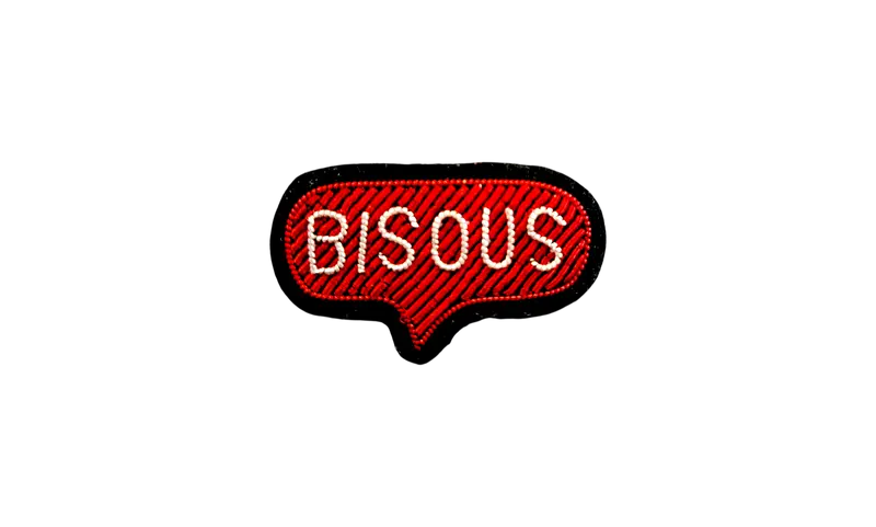 Spilla ricamata a mano "Bisous"