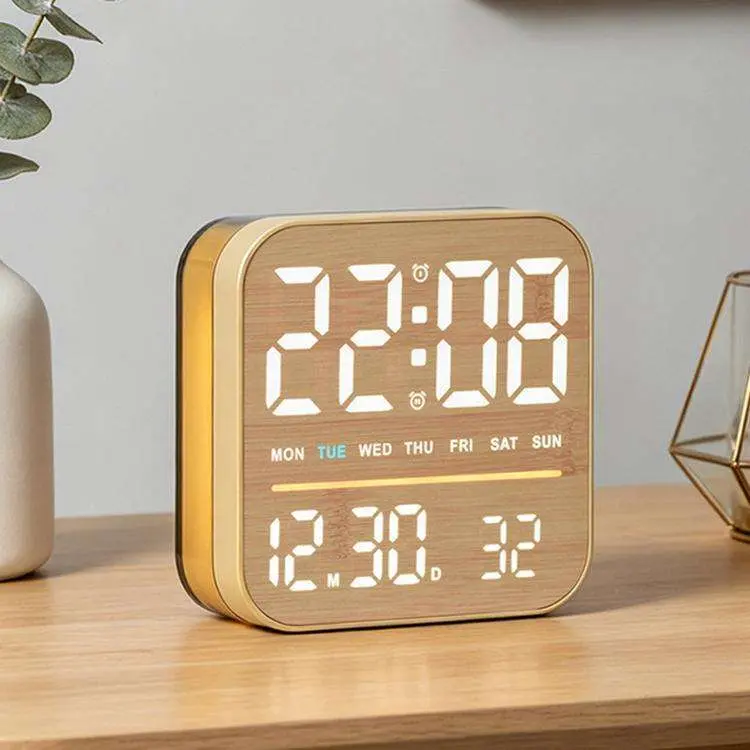 Sveglia digitale a LED da tavolo con luce notturna, uscita USB e display dimmerabile.