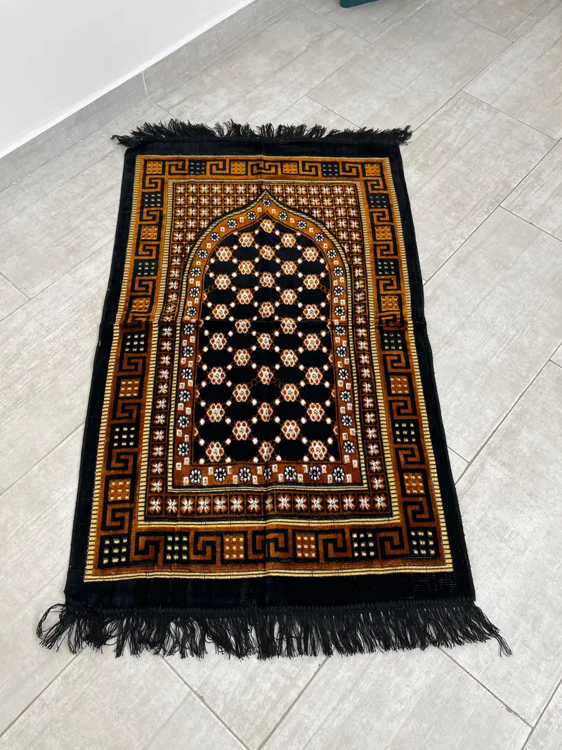 Tappeto da preghiera elegante in velluto decorato