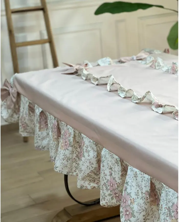 Tovaglia Shabby One Rosa con Balza Flowers e Fiocchi – Mata Creazioni