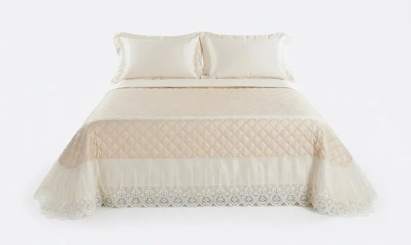 Trapuntino Matrimoniale Renato Balestra Priscilla – Copriletto Primaverile in Raso con Balza in Organza – 260x260cm