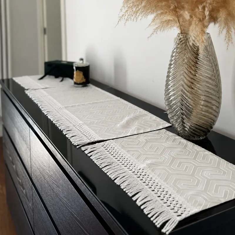 Tris di Centri in Raso Jacquard con Frange Avorio – Set 3 Pezzi Artigianale Made in Italy per Comò, Credenza e Soggiorno | Bifulco Biancheria