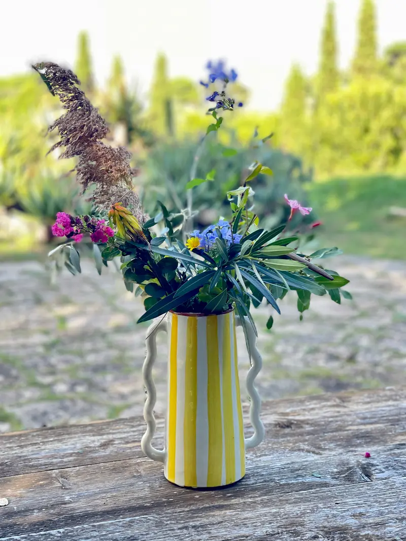 ✨ Vaso / Caraffa Artigianale in Ceramica a Righe