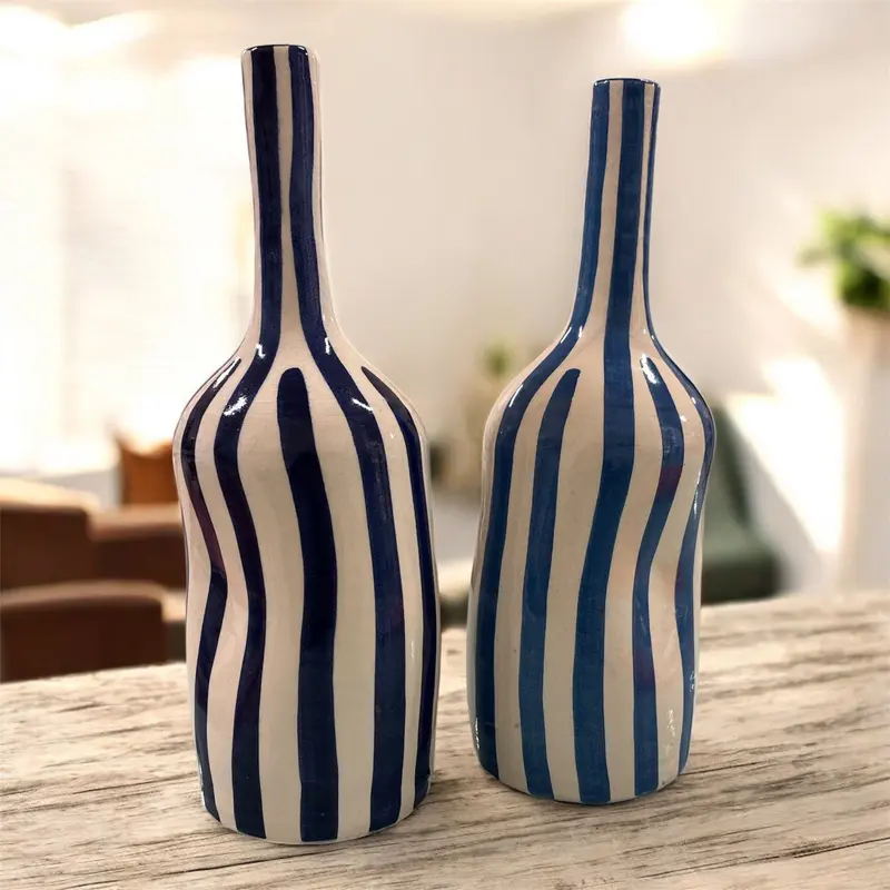 Vaso in ceramica a righe – stile mediterraneo elegante