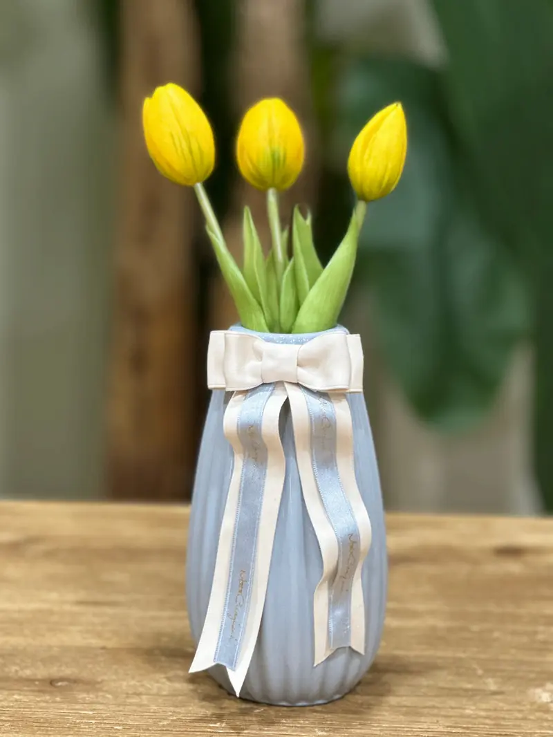 Vaso Plissè Dritto in Ceramica con Tulipani e Box – Mata Creazioni
